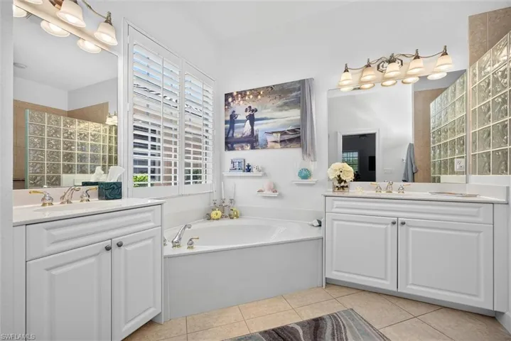 8960 Crown Bridge Way, Fort Myers, Florida 33908