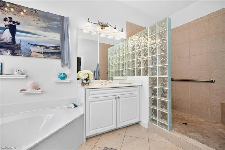 8960 Crown Bridge Way, Fort Myers, Florida 33908