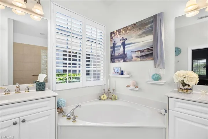 8960 Crown Bridge Way, Fort Myers, Florida 33908
