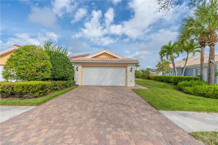 8165  Xenia  LN, Naples, FL 34114