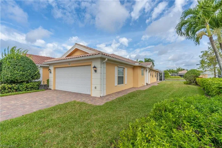 8165  Xenia  LN, Naples, FL 34114