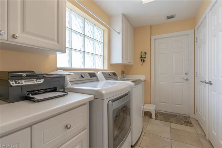 8165  Xenia  LN, Naples, FL 34114