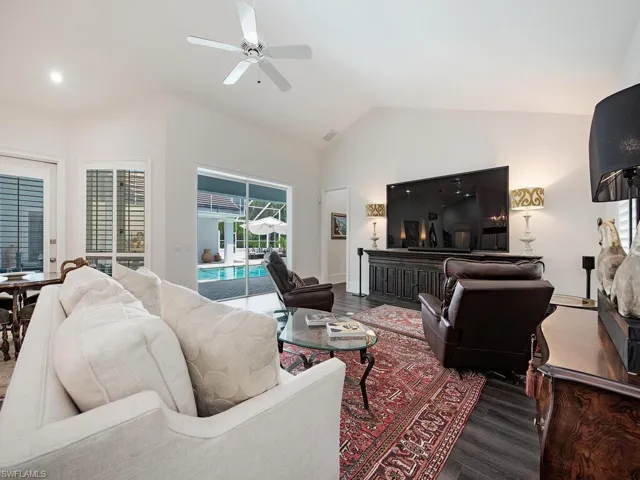 720  Saint Georges  CT, Naples, FL 34110