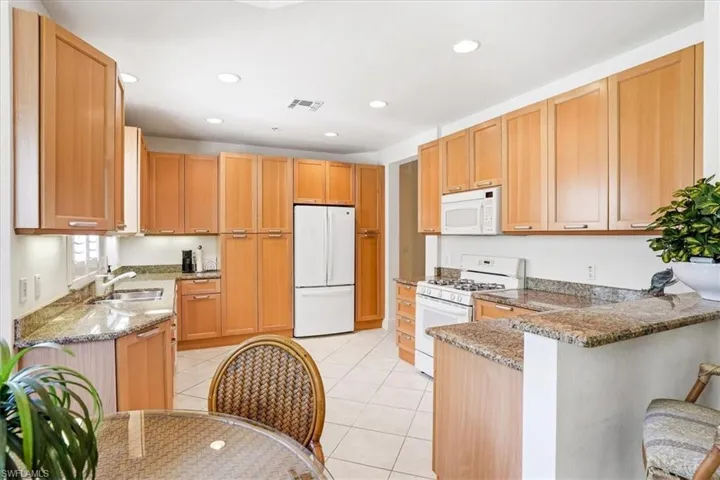 3730 Montreux Ln 104, Naples, Florida 34114