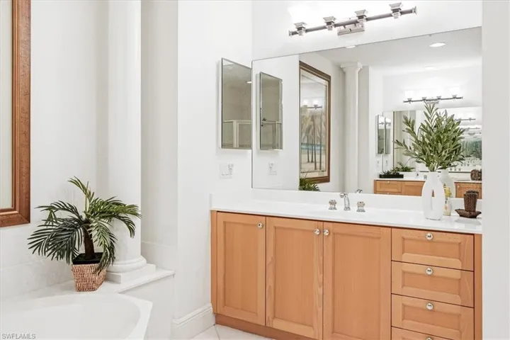 3730 Montreux Ln 104, Naples, Florida 34114