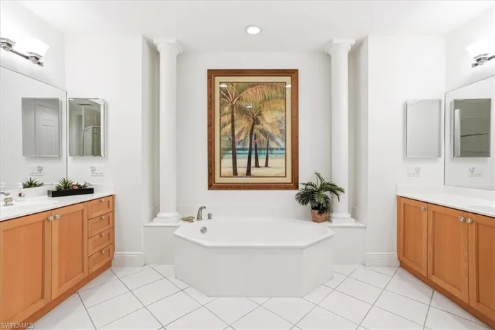 3730 Montreux Ln 104, Naples, Florida 34114