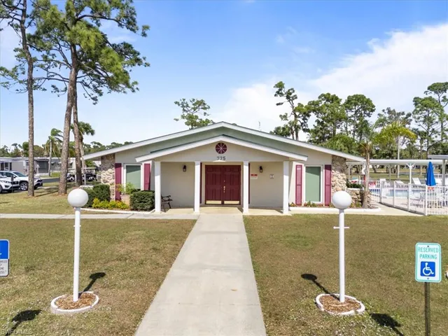 952 Days Ln, North Fort Myers, Florida 33917