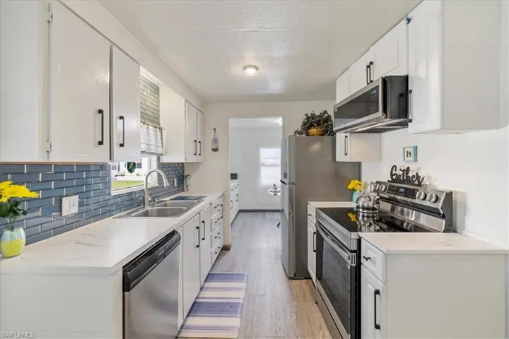 952 Days Ln, North Fort Myers, Florida 33917