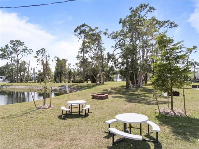 952 Days Ln, North Fort Myers, Florida 33917