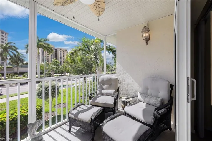 Balcony featuring a ceiling fan