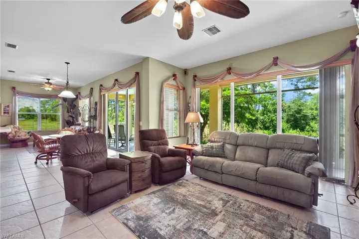 109  Wilmington  PKWY, Cape Coral, FL 33993
