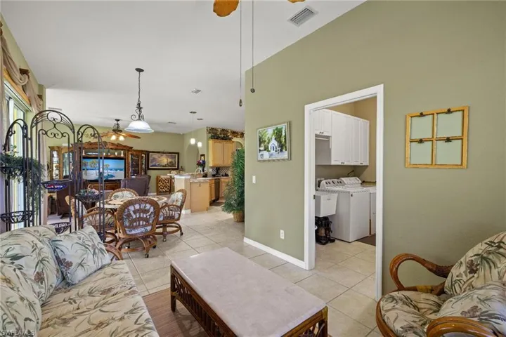 109  Wilmington  PKWY, Cape Coral, FL 33993