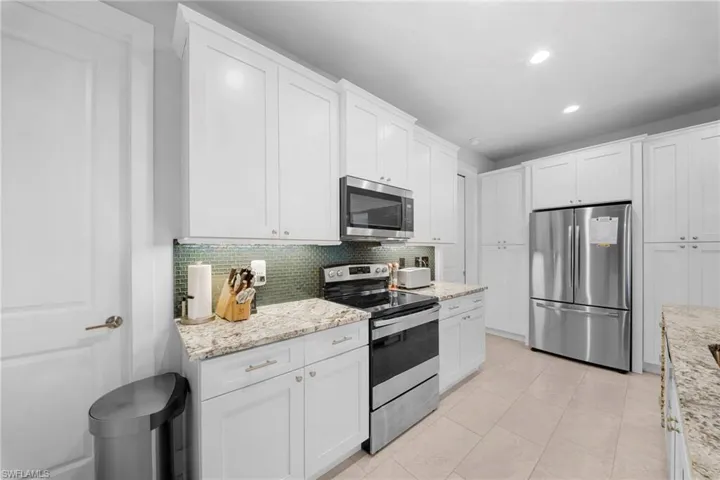 3213 9th St, Cape Coral, Florida 33993