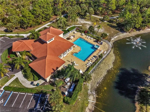 Bird's eye view of a pool area