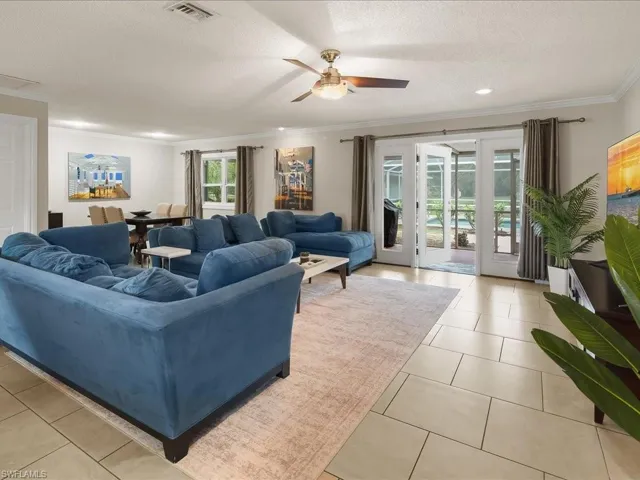 5272  Myrtle  LN, Naples, FL 34113