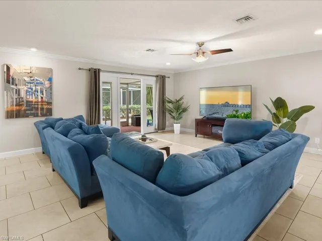 5272 Myrtle Ln, Naples, Florida 34113
