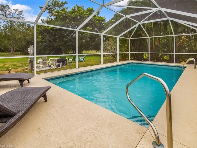 5272 Myrtle Ln, Naples, Florida 34113