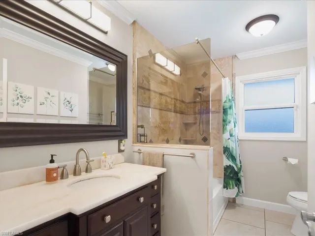 5272 Myrtle Ln, Naples, Florida 34113