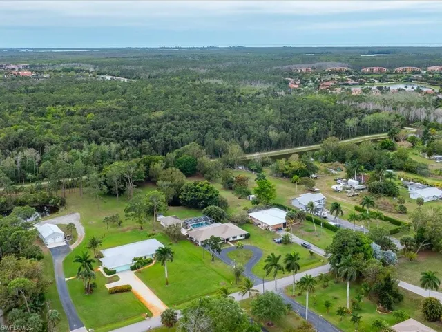 5272  Myrtle  LN, Naples, FL 34113