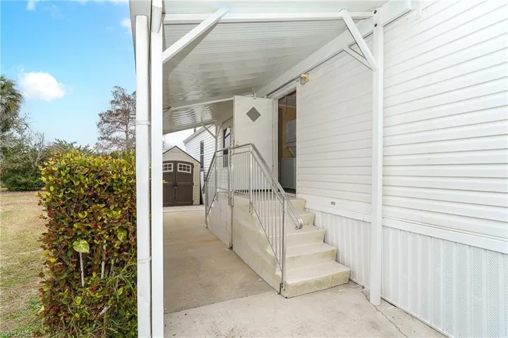 Doorway to property with a porch