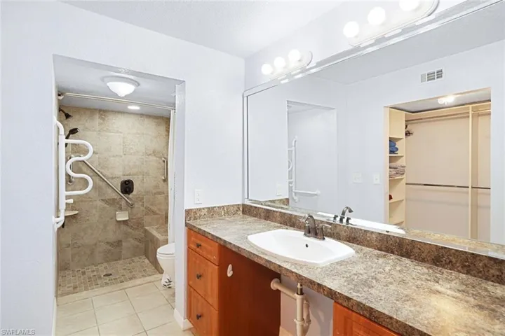 345  Gabriel  CIR, Naples, FL 34104