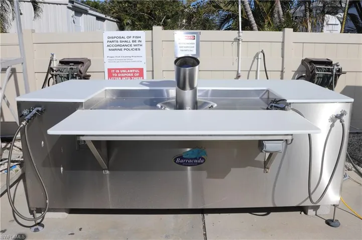 Fish cleaning station