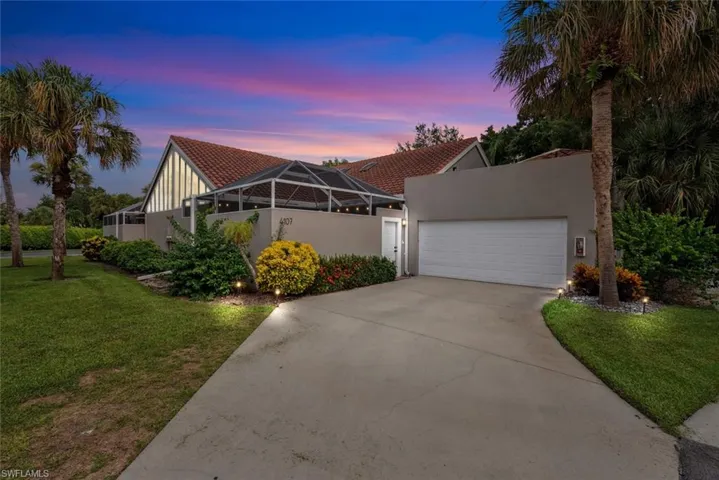 View of front of house featuring a yard and a garage