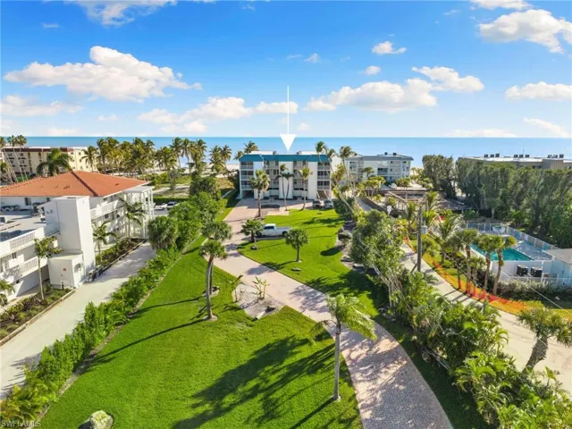 Bird's eye view of apartment complex