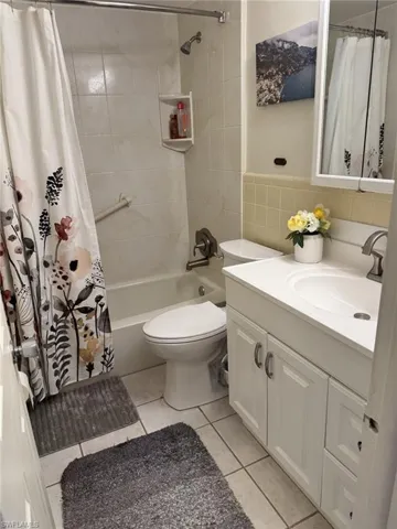 13151 Kings Point Dr 7a, Fort Myers, Florida 33919