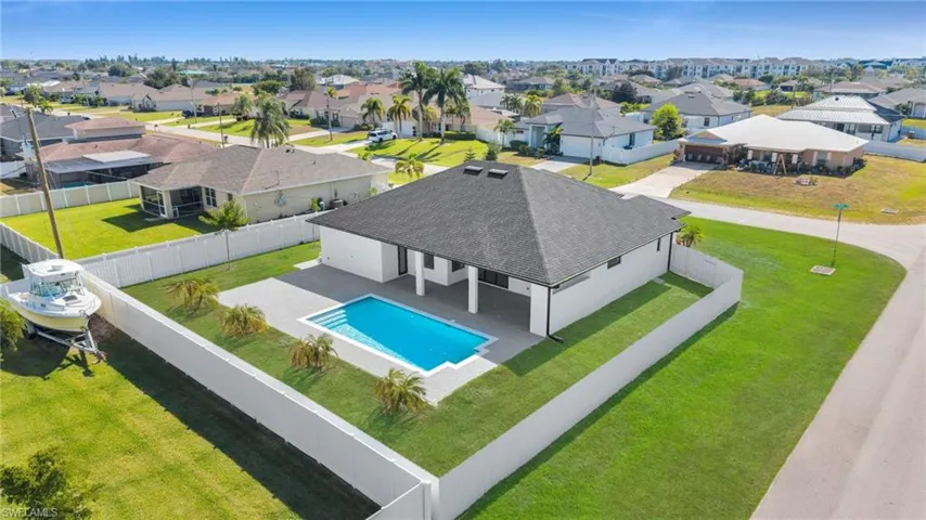 Bird's eye view of a pool area