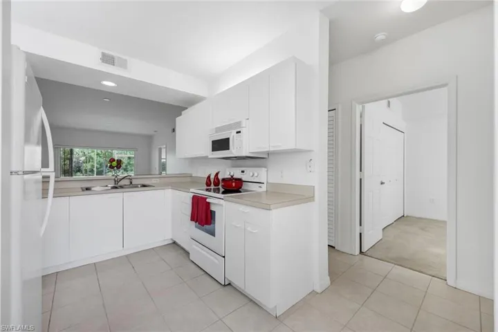 432  Valerie  WAY, Naples, FL 34104
