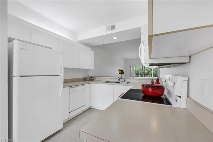 432  Valerie  WAY, Naples, FL 34104