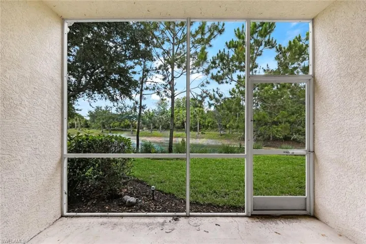SCREENED IN LANAI OVERLOOKING LAKE