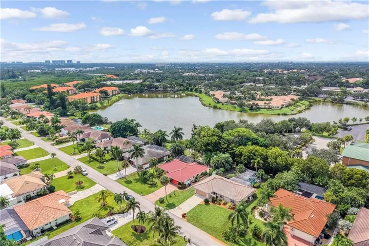 Only MINUTES to downtown Bonita Springs AND the beach!
