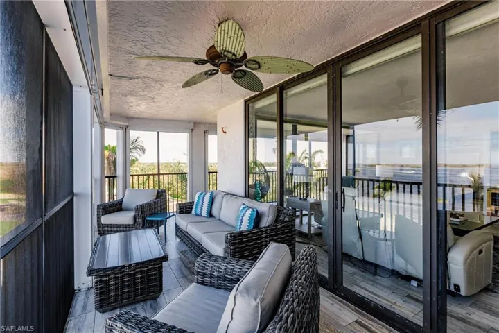 Sunroom / solarium featuring ceiling fan