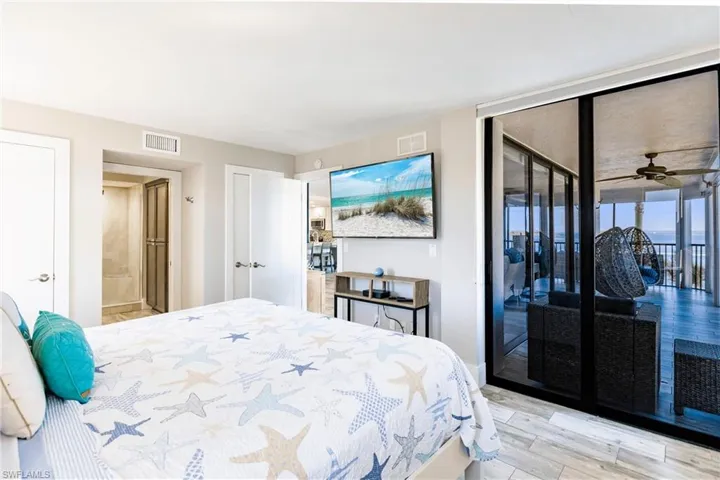 Bedroom with access to outside