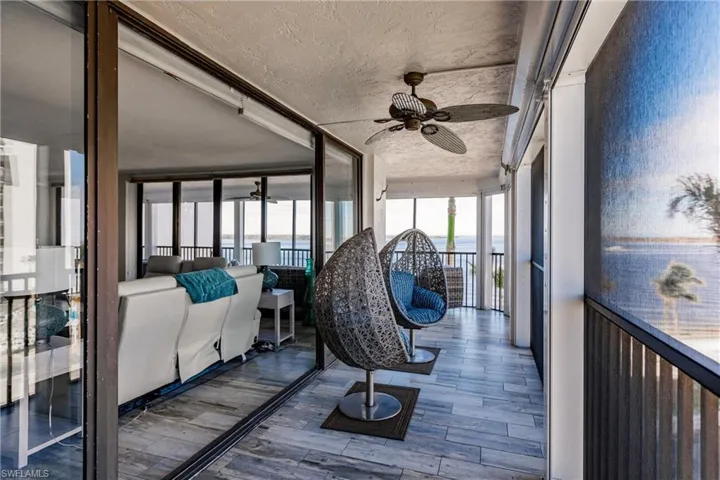 Sunroom featuring ceiling fan