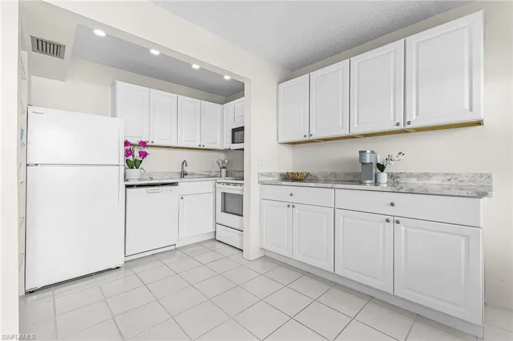 1250 Tennisplace Ct B32, Sanibel, Florida 33957