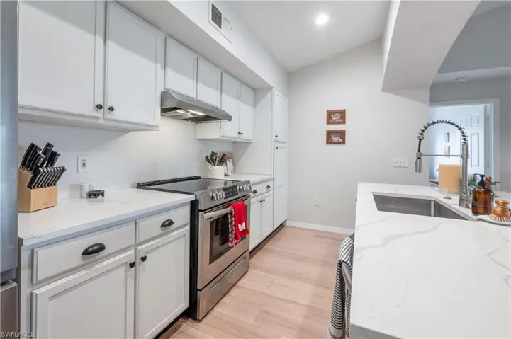 Quartz Countertops and Stainless Appliances