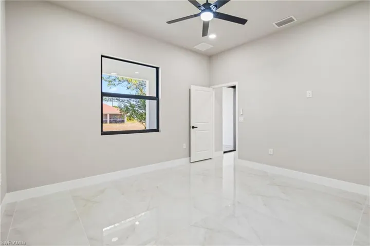 Empty room with ceiling fan and recessed lighting