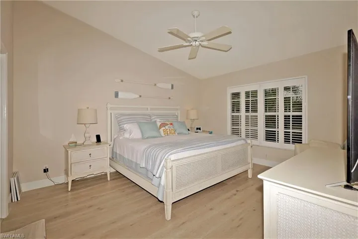 654 Wiggins Lake Dr # 202, Naples Fl 34110