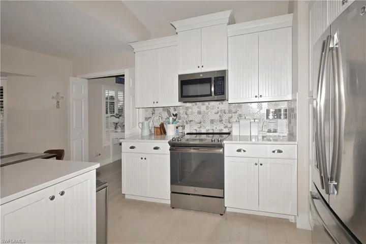 654 Wiggins Lake Dr # 202, Naples Fl 34110