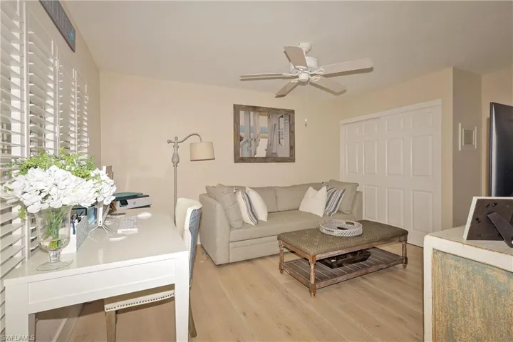 654 Wiggins Lake Dr # 202, Naples Fl 34110
