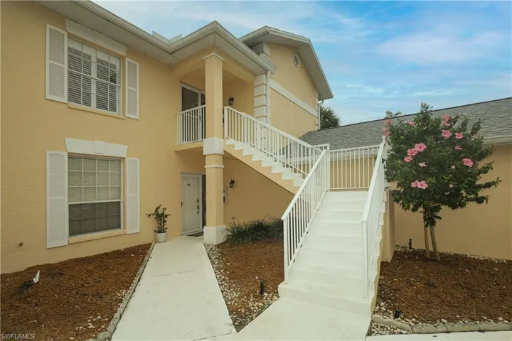 654 Wiggins Lake Dr # 202, Naples Fl 34110