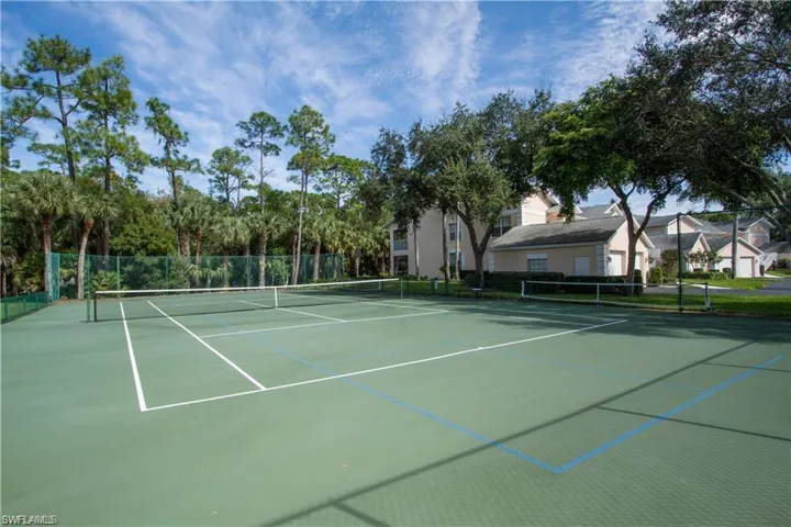 654 Wiggins Lake Dr # 202, Naples Fl 34110