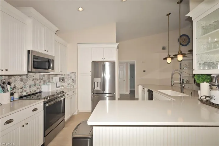 654 Wiggins Lake Dr # 202, Naples Fl 34110
