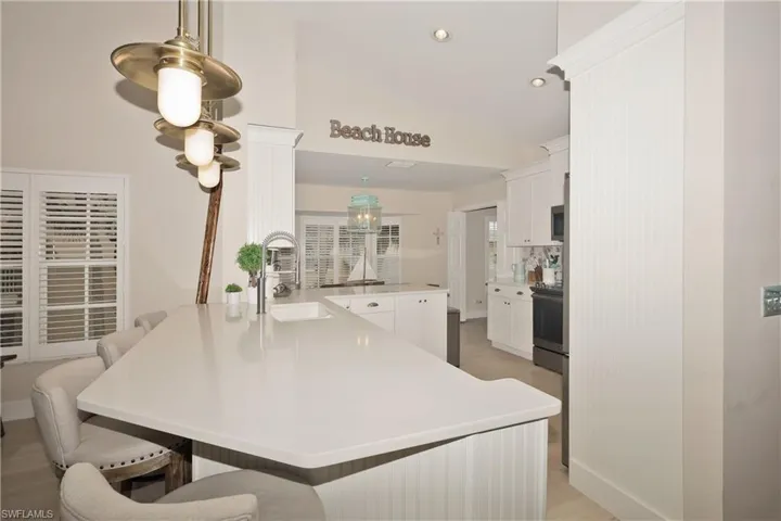 654 Wiggins Lake Dr # 202, Naples Fl 34110