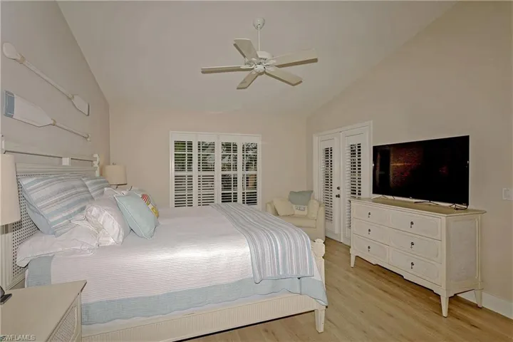 654 Wiggins Lake Dr # 202, Naples Fl 34110