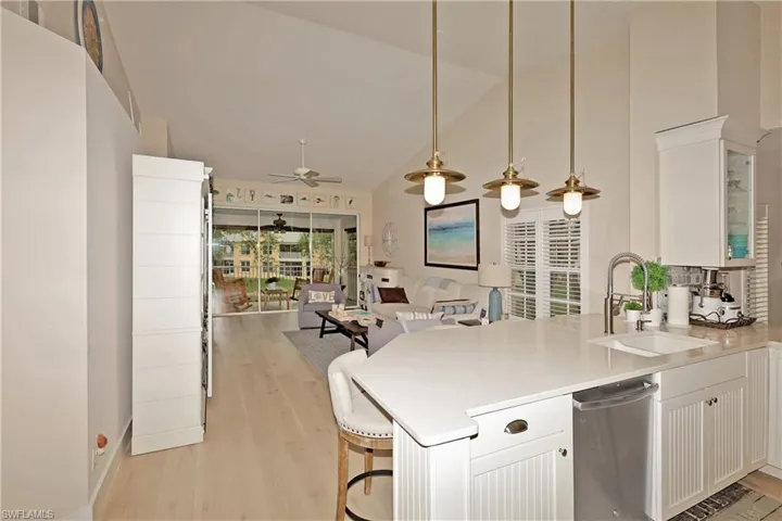 654 Wiggins Lake Dr # 202, Naples Fl 34110