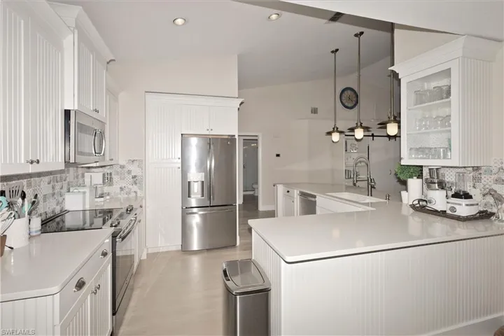 654 Wiggins Lake Dr # 202, Naples Fl 34110
